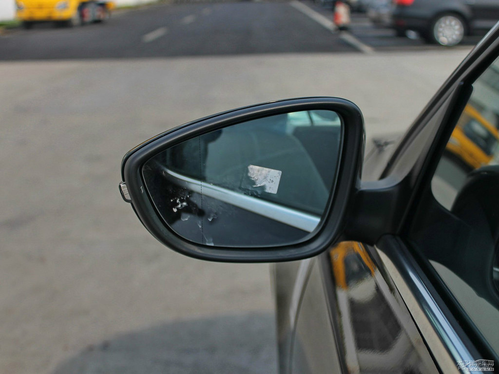 深黑速騰車身外觀圖片