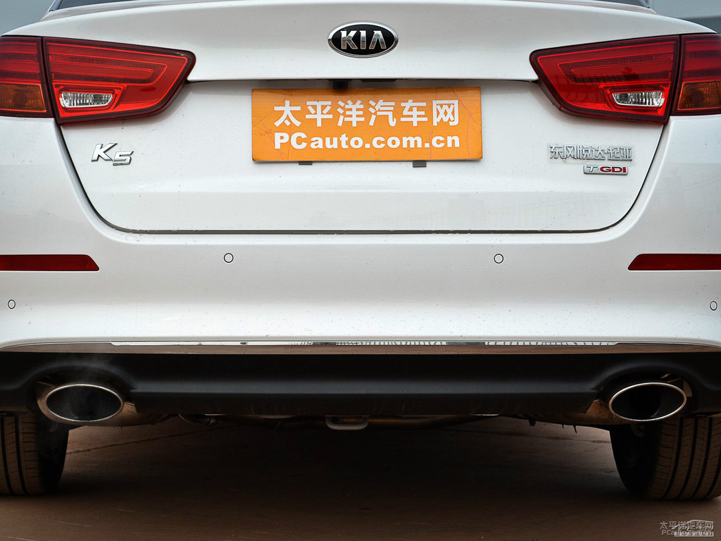 珍珠白起亞K5凱酷車尾外觀圖片