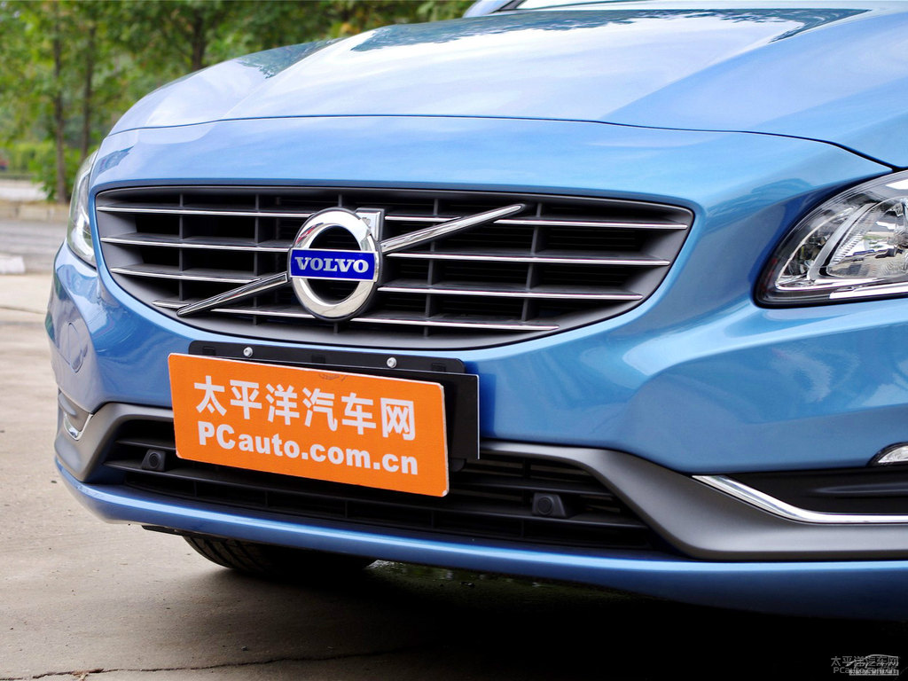 動(dòng)力藍(lán)沃爾沃V60車頭外觀圖片