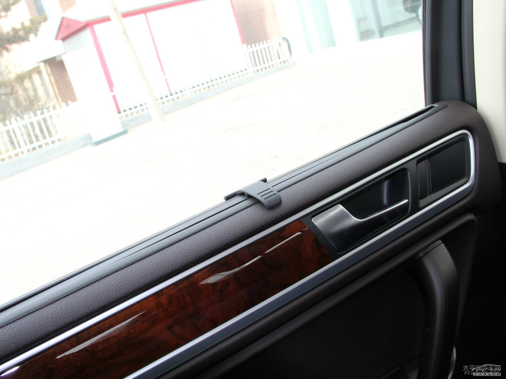 大理石白途銳車廂內(nèi)飾圖片