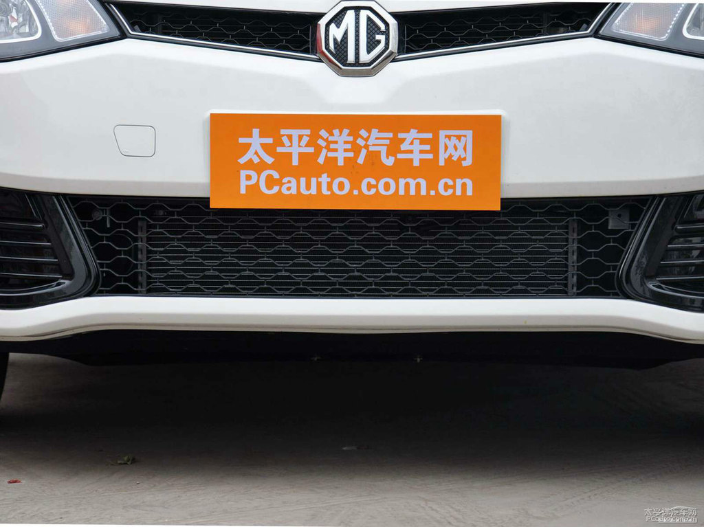圣峰白MG6車頭外觀圖片