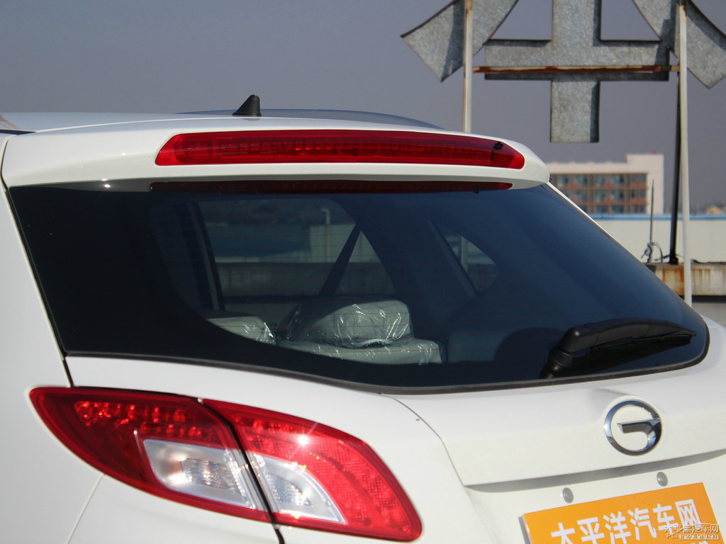 象牙白傳祺GS5車尾外觀圖片