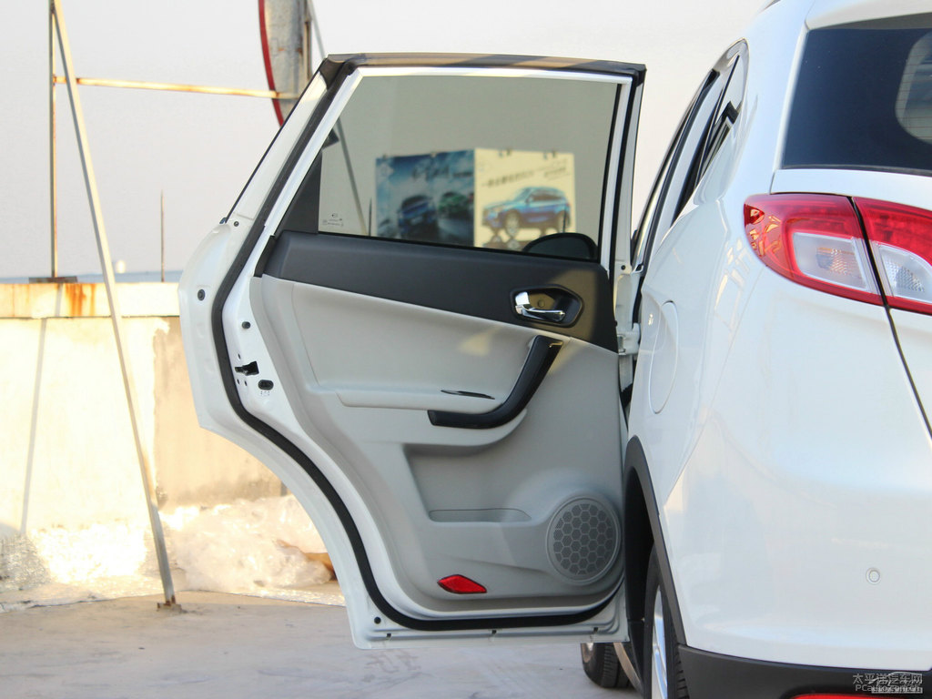 象牙白傳祺GS5車廂內(nèi)飾圖片