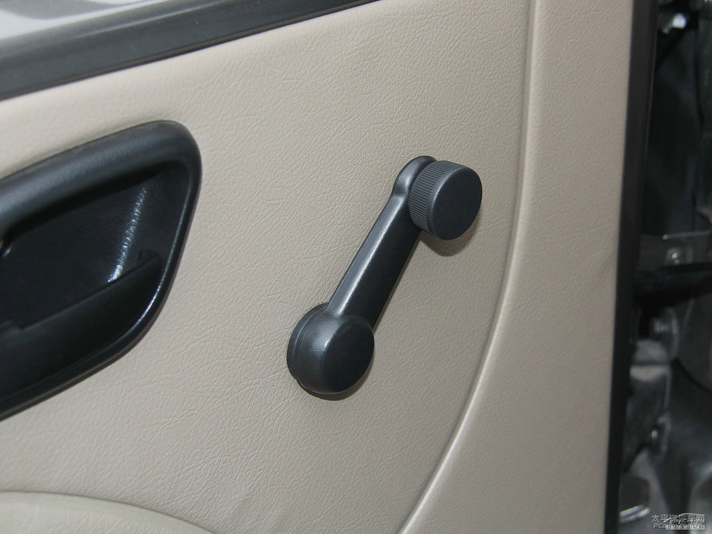 ɫ|L(fng)СV26܇(ni)DƬ