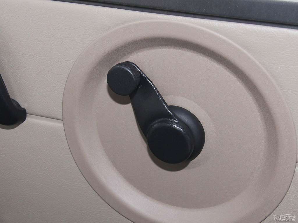 ɫ|L(fng)СV26܇(ni)DƬ