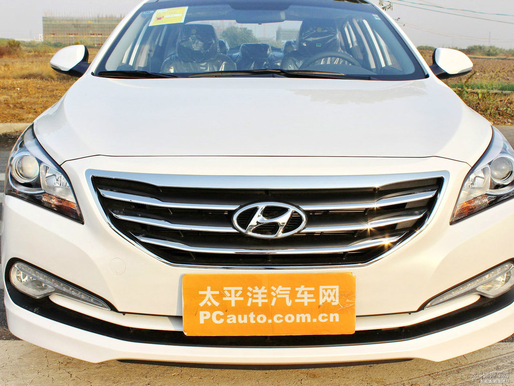 水晶白名圖車頭外觀圖片
