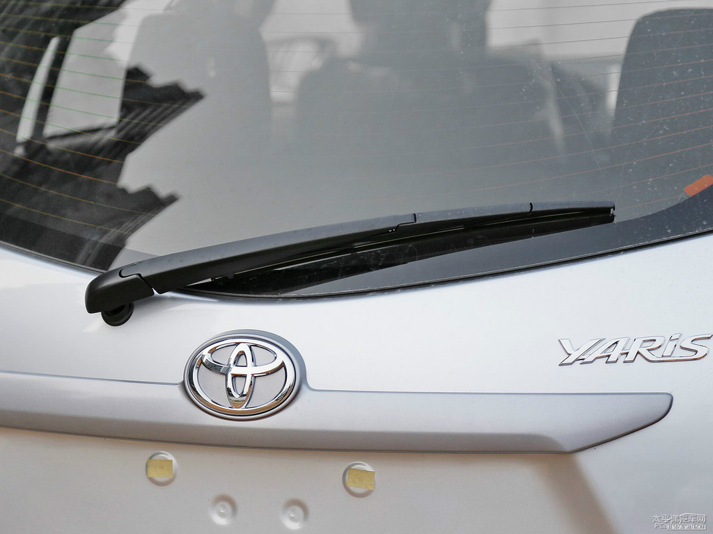 水晶銀YARiS L 致炫車尾外觀圖片