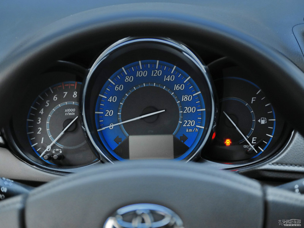 水晶銀YARiS L 致炫中控內(nèi)飾圖片