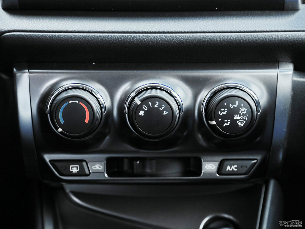 水晶銀YARiS L 致炫中控內(nèi)飾圖片