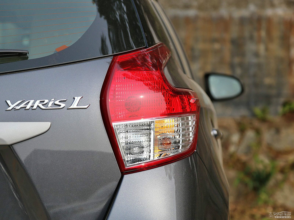 烏金灰YARiS L 致炫車(chē)尾外觀(guān)圖片