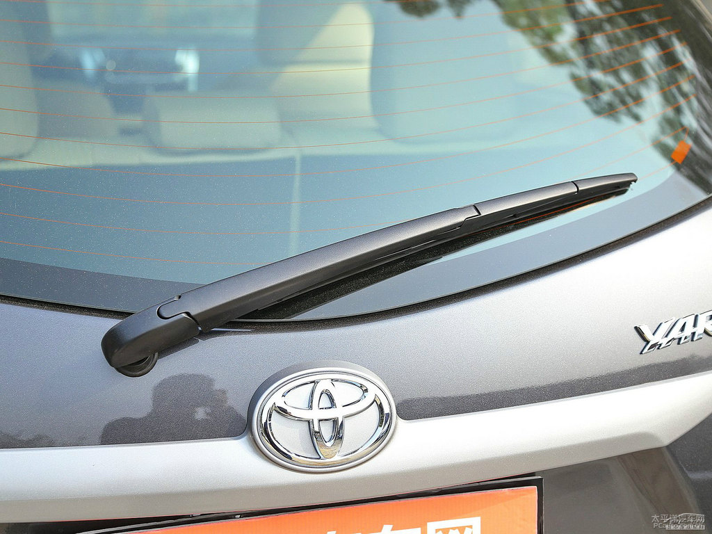 烏金灰YARiS L 致炫車尾外觀圖片
