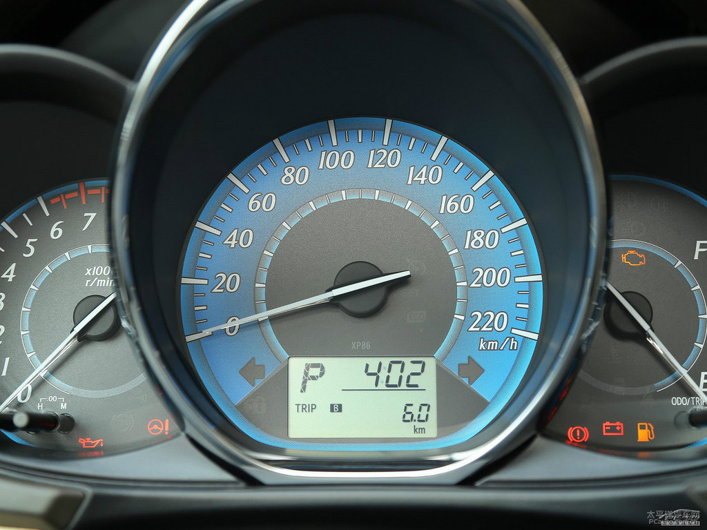 烏金灰YARiS L 致炫中控內(nèi)飾圖片