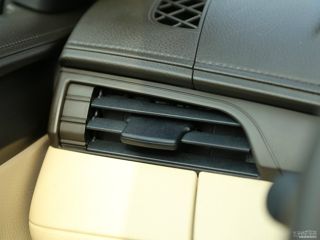 烏金灰YARiS L 致炫中控內(nèi)飾圖片