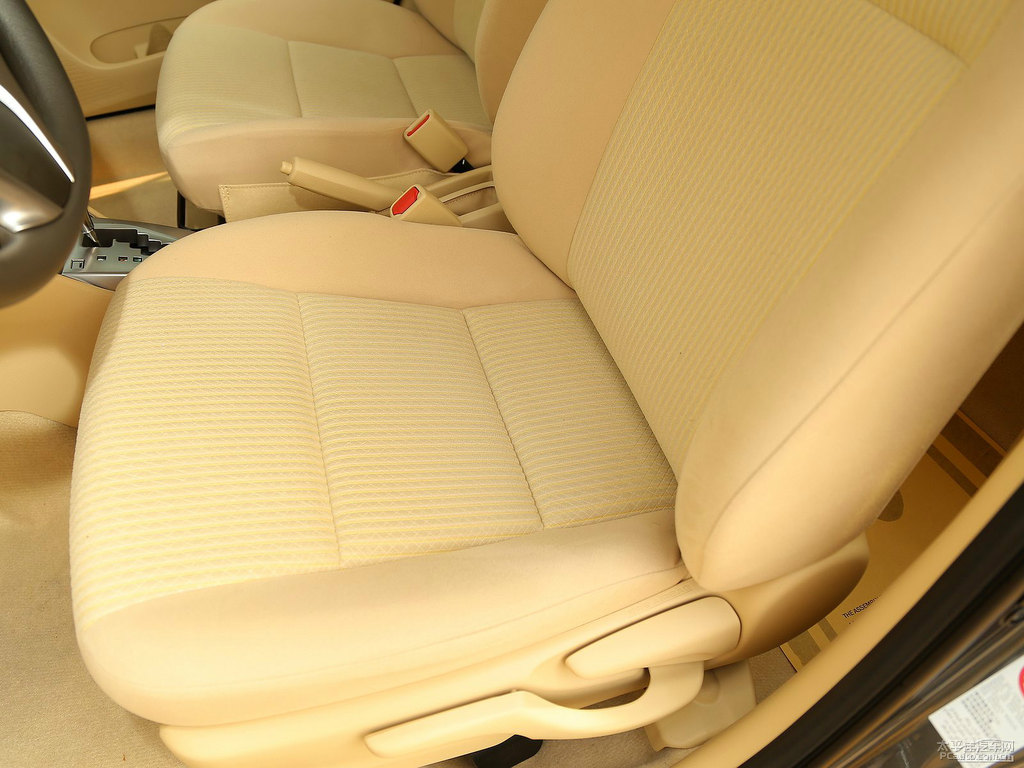 烏金灰YARiS L 致炫座椅內飾圖片