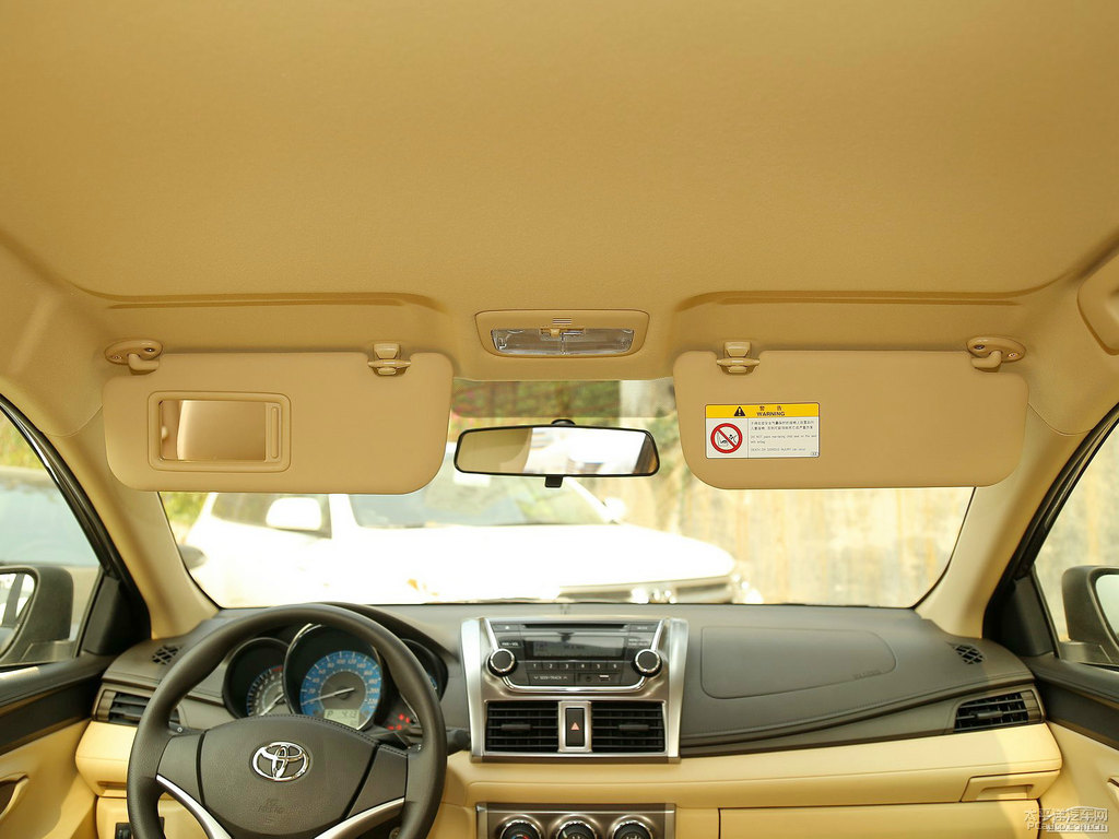 烏金灰YARiS L 致炫車廂內(nèi)飾圖片