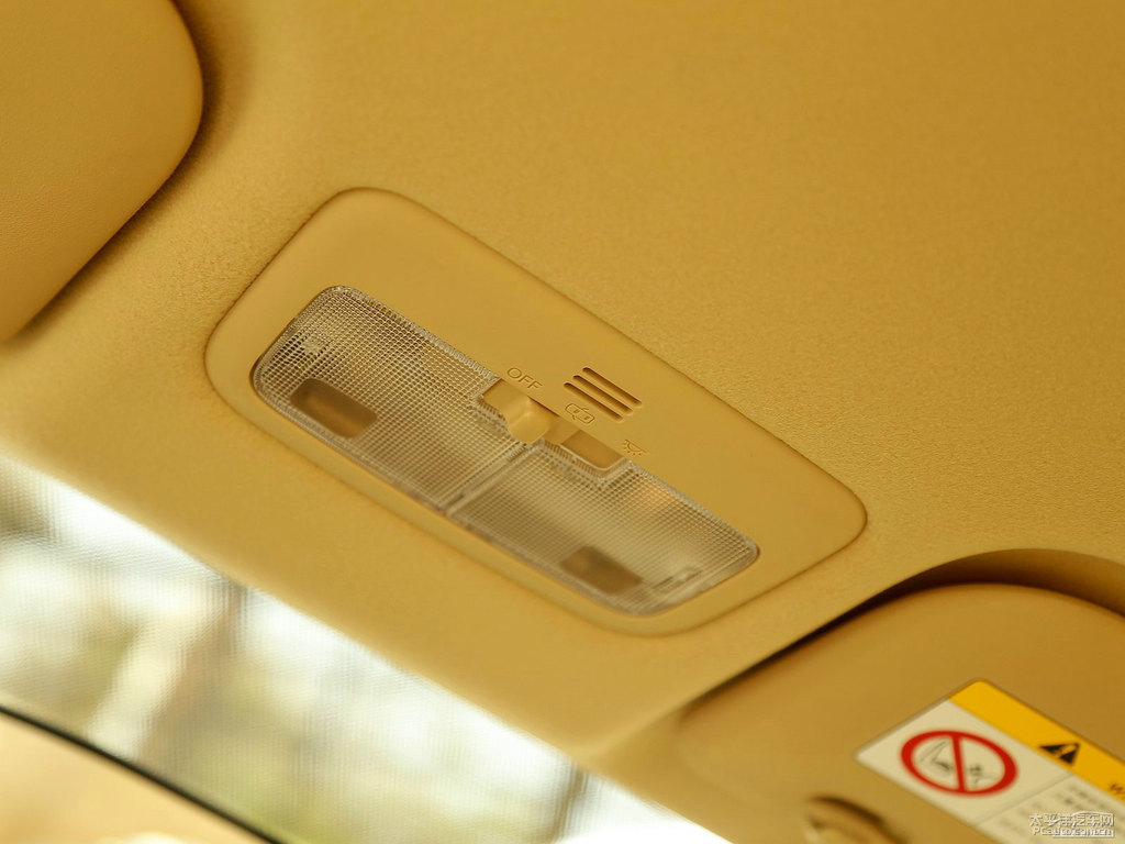 烏金灰YARiS L 致炫車廂內(nèi)飾圖片