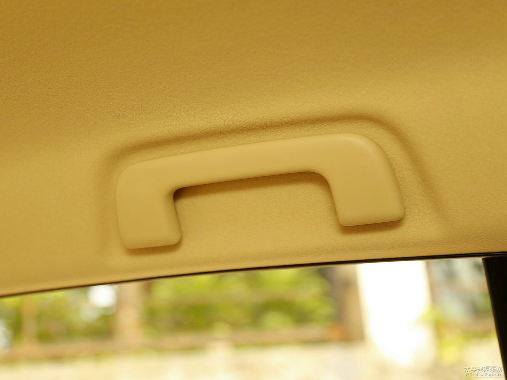 烏金灰YARiS L 致炫車廂內(nèi)飾圖片