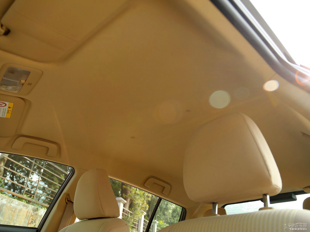 烏金灰YARiS L 致炫車廂內(nèi)飾圖片