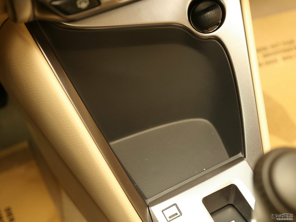 烏金灰YARiS L 致炫儲(chǔ)物空間空間圖片