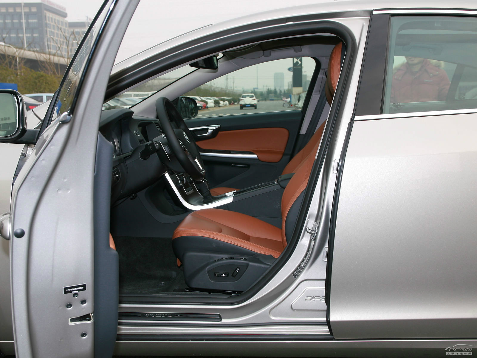 沃爾沃S60空間高清大圖