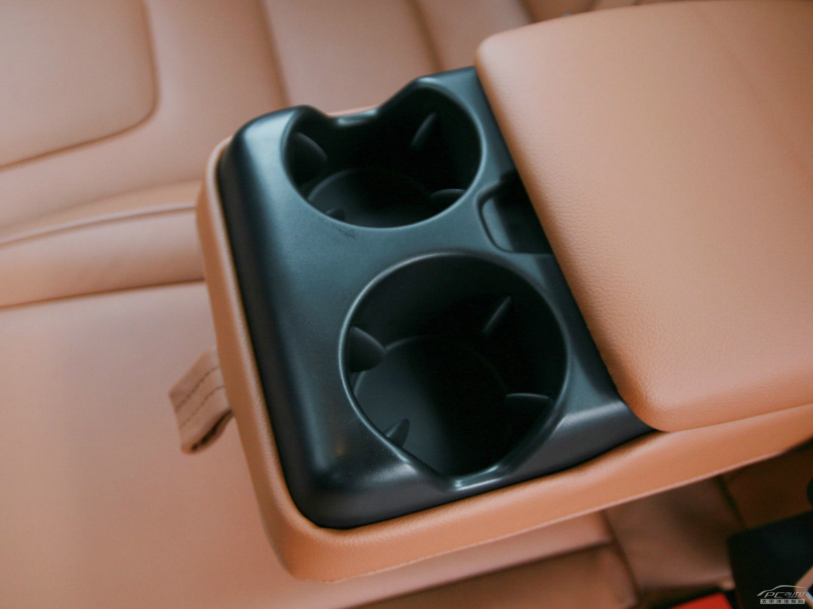 沃爾沃S60空間高清大圖