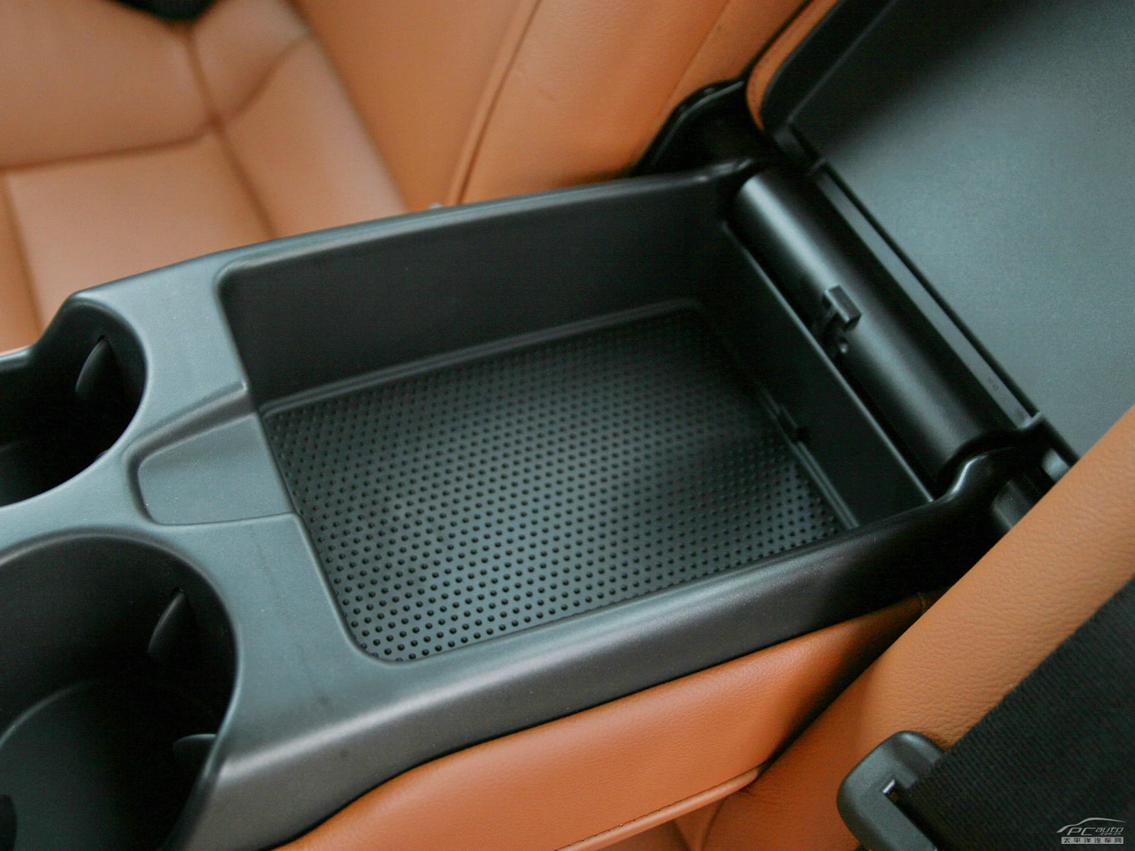 沃爾沃S60空間高清大圖