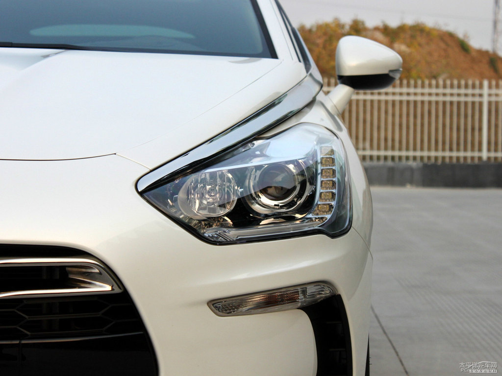 珍珠白DS 5車頭外觀圖片