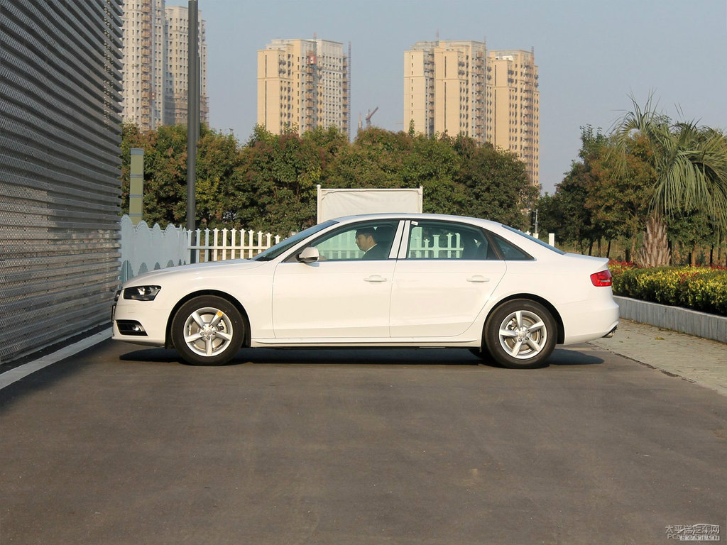朱鷺白奧迪A4L整車外觀外觀圖片
