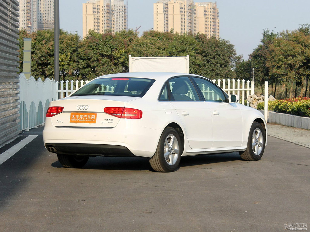 朱鷺白奧迪A4L整車外觀外觀圖片