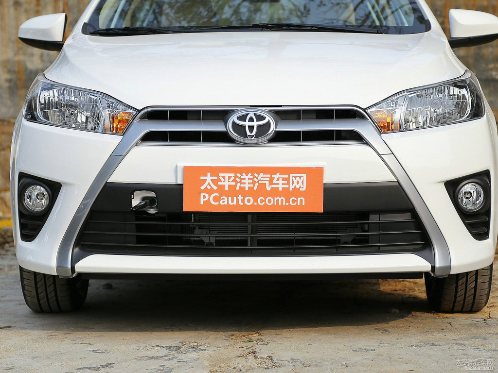 天際白YARiS L 致炫車頭外觀圖片