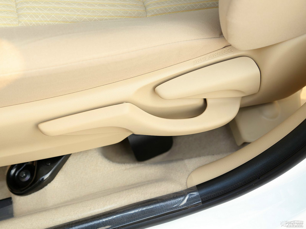 天際白YARiS L 致炫座椅內(nèi)飾圖片
