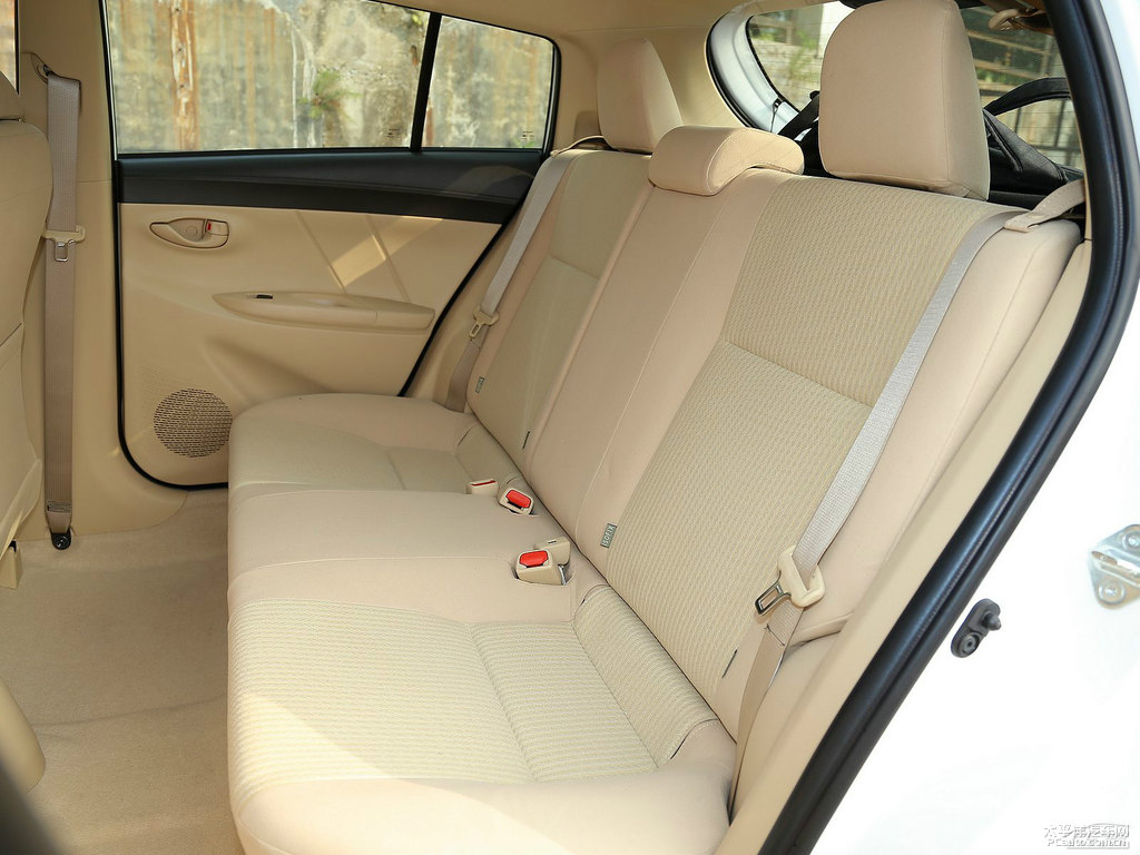 天際白YARiS L 致炫座椅內(nèi)飾圖片