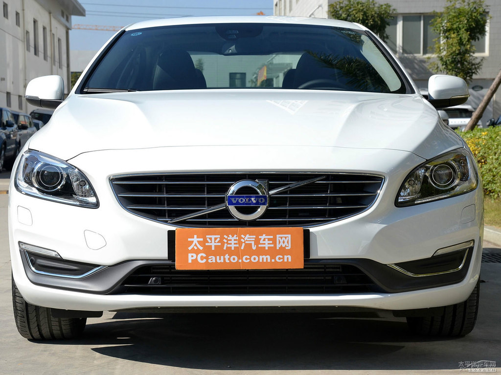 冰雪白沃爾沃S60車頭外觀圖片