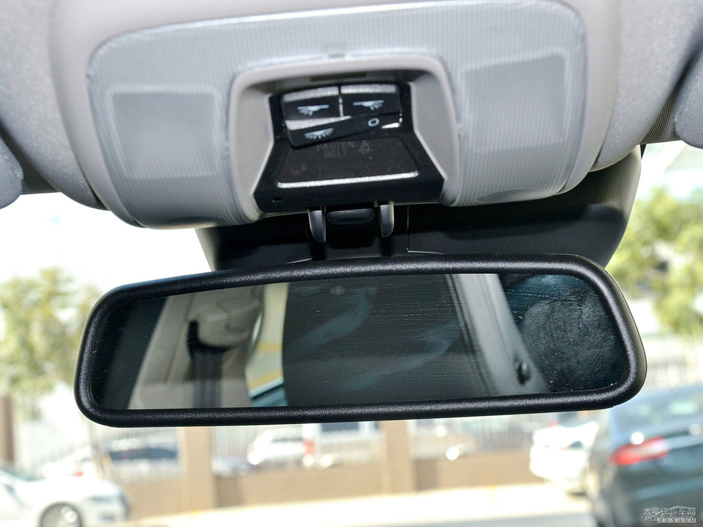 冰雪白沃爾沃S60車廂內(nèi)飾圖片