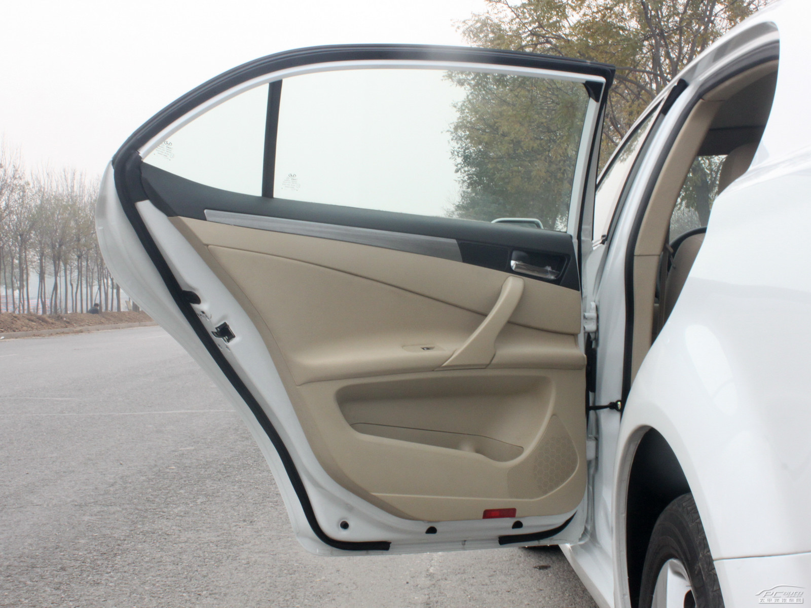 路盛E70內(nèi)飾高清大圖