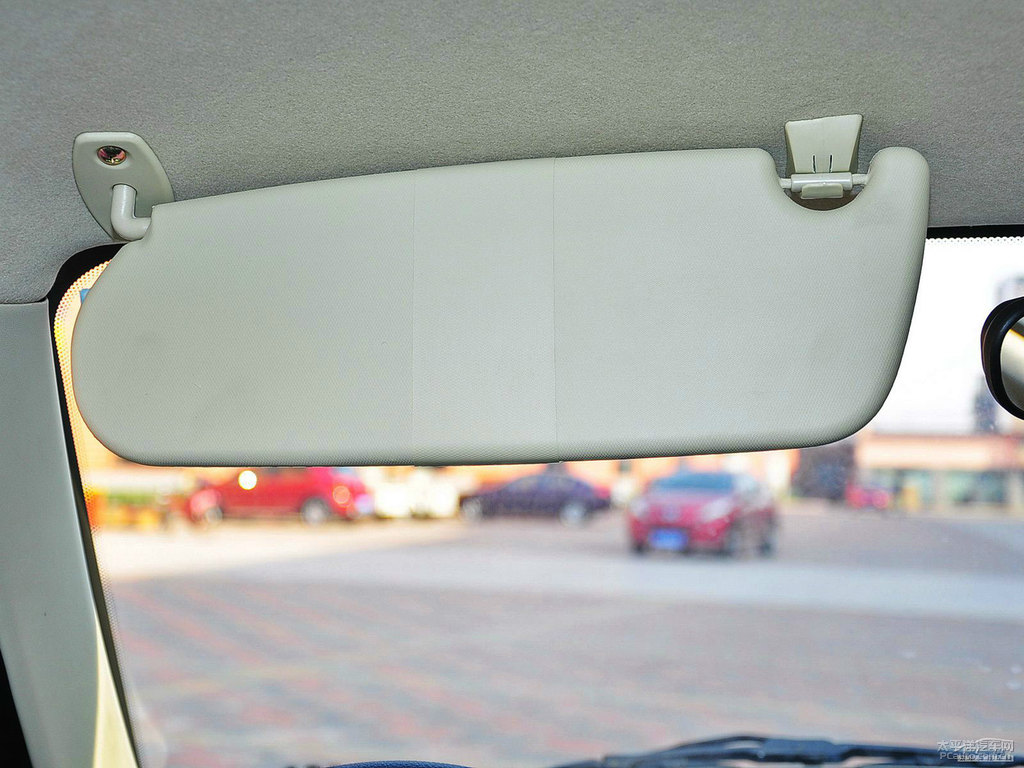 {(ln)ɫ330܇(ni)DƬ