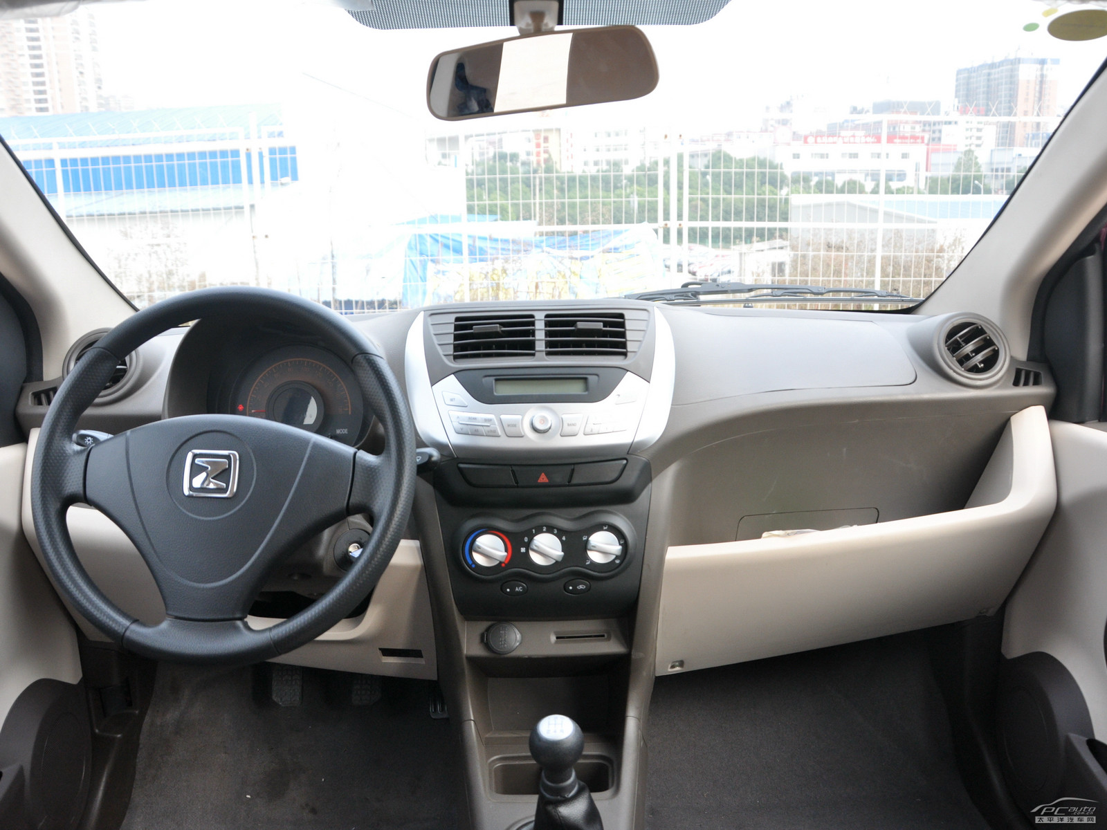 眾泰Z100內(nèi)飾高清大圖