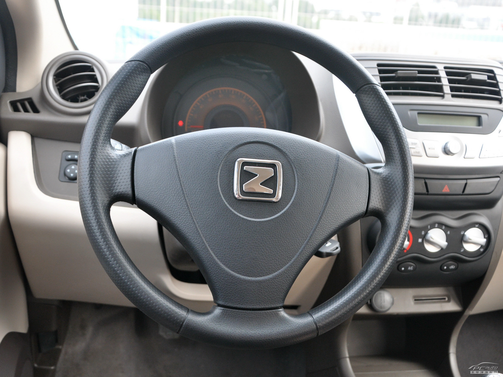 眾泰Z100內(nèi)飾高清大圖