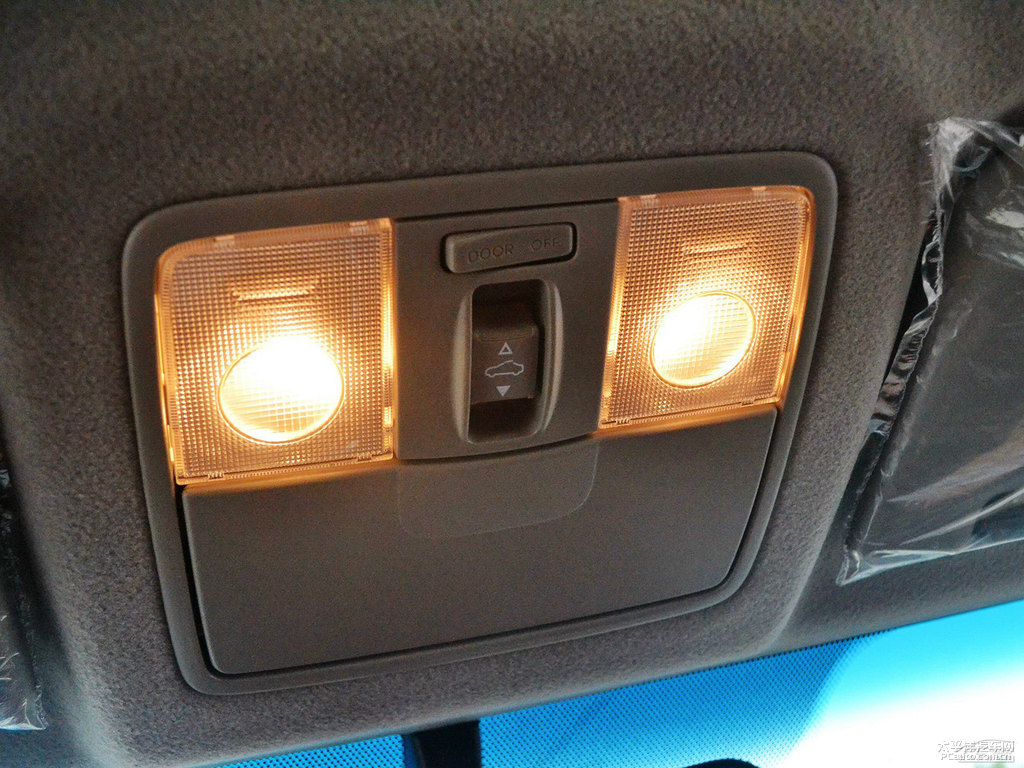 棕色福瑞迪車廂內(nèi)飾圖片