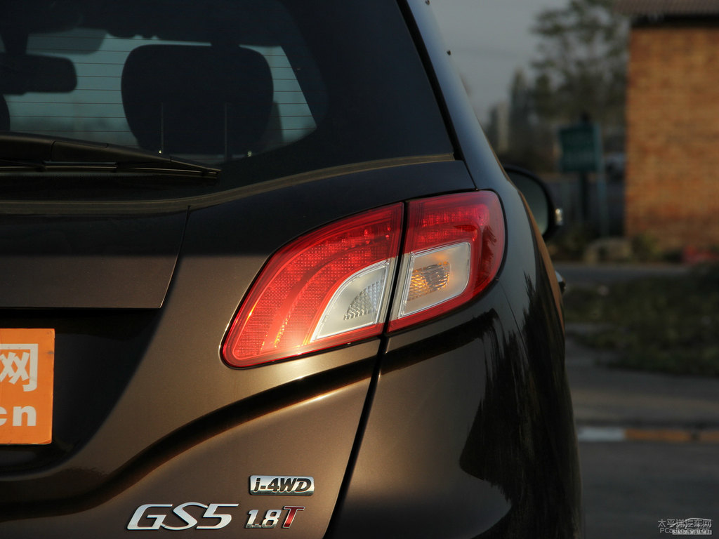 摩卡棕傳祺GS5車(chē)尾外觀(guān)圖片