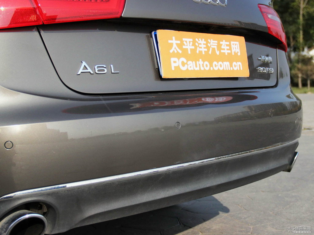 達(dá)科塔灰?jiàn)W迪A6L車(chē)尾外觀圖片