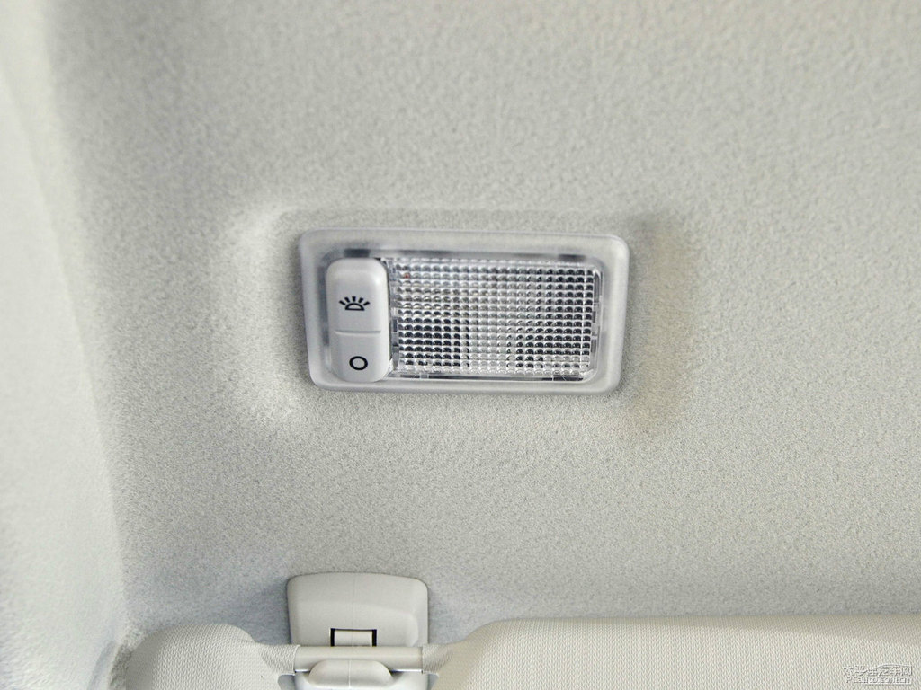 典雅白翼搏車廂內(nèi)飾圖片