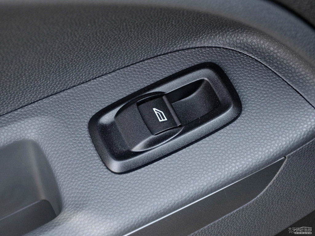 典雅白翼搏車廂內(nèi)飾圖片