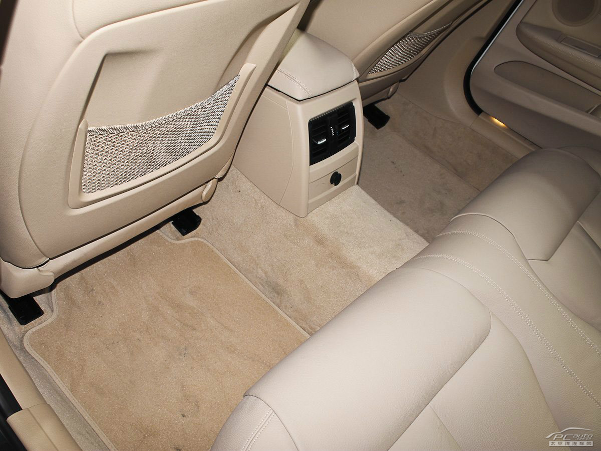 寶馬3系空間高清大圖