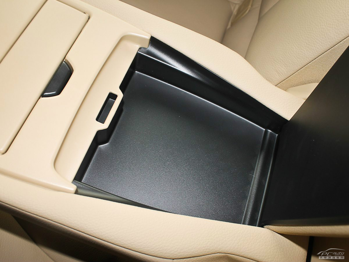 寶馬3系空間高清大圖