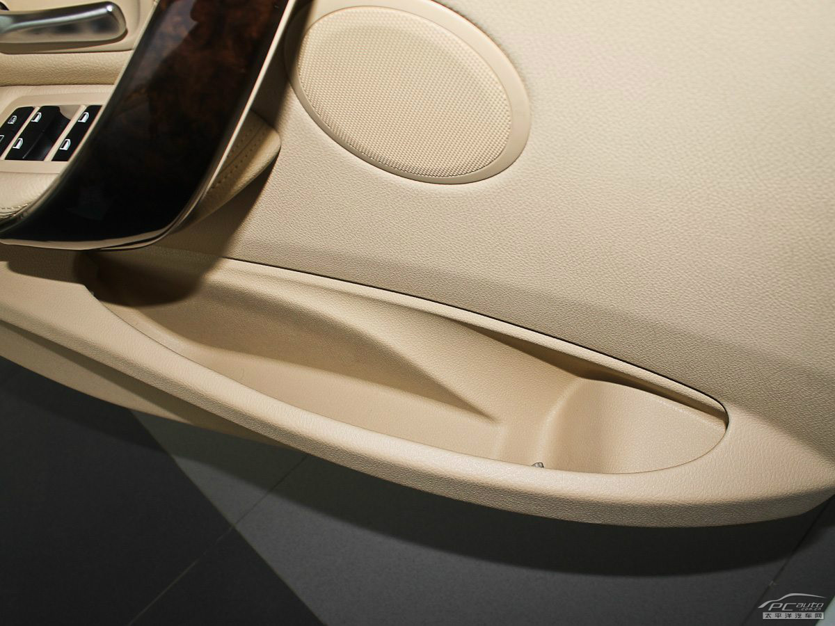 寶馬3系空間高清大圖