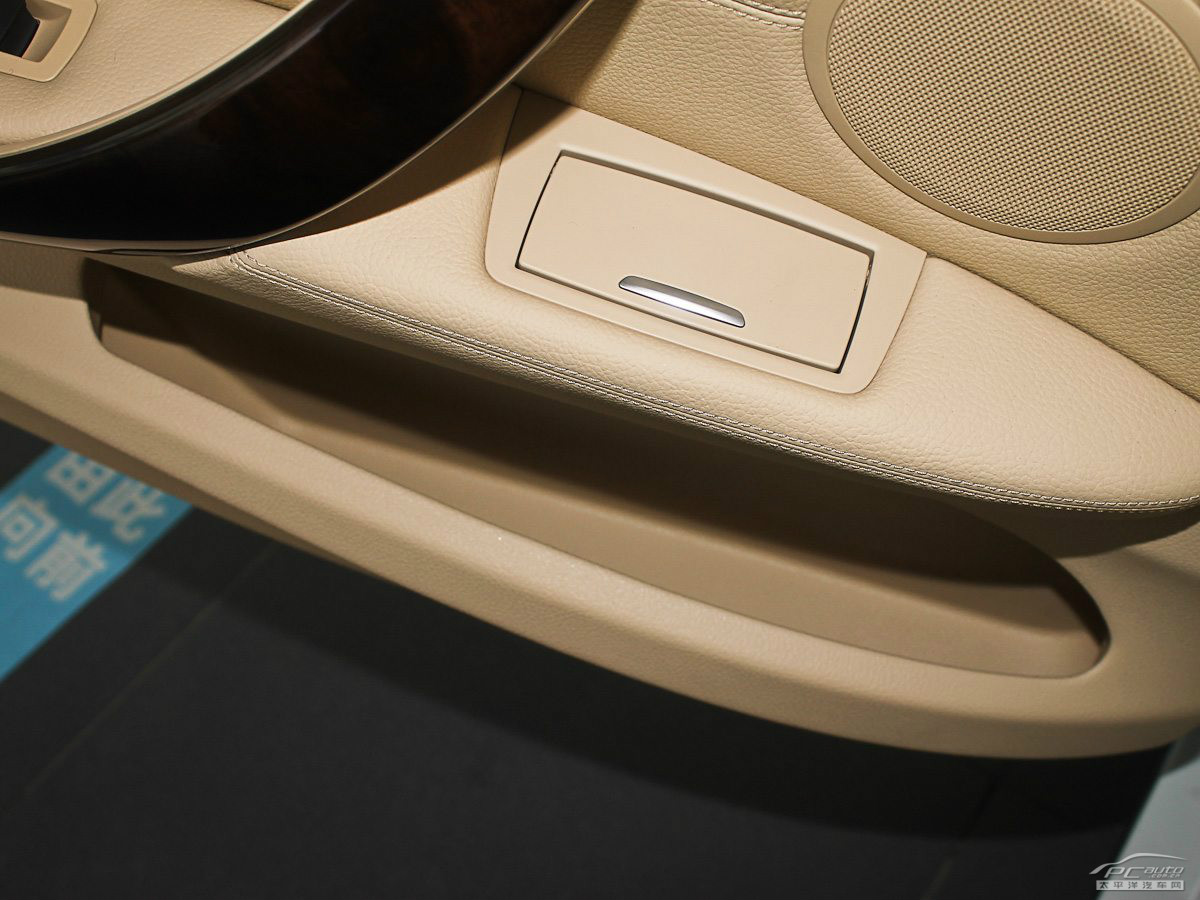 寶馬3系空間高清大圖