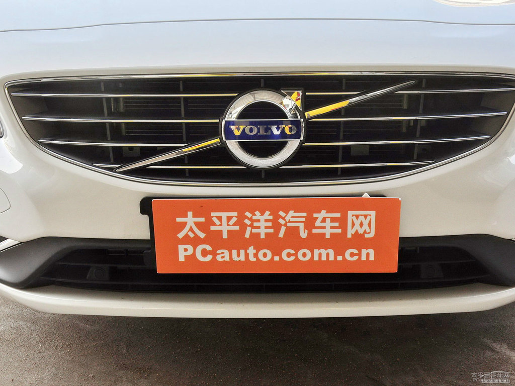 冰雪白沃爾沃S60車頭外觀圖片