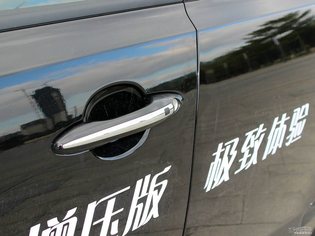 檀木黑起亞K5凱酷車身外觀圖片