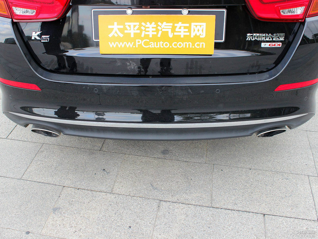 檀木黑起亞K5凱酷車尾外觀圖片